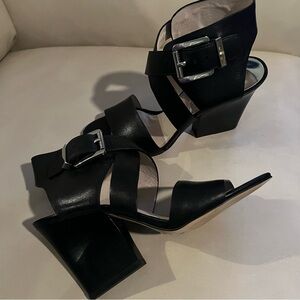 Michael Kors• Black Leather
Crisscross Ankle Strap Sandals•SIZE 7M